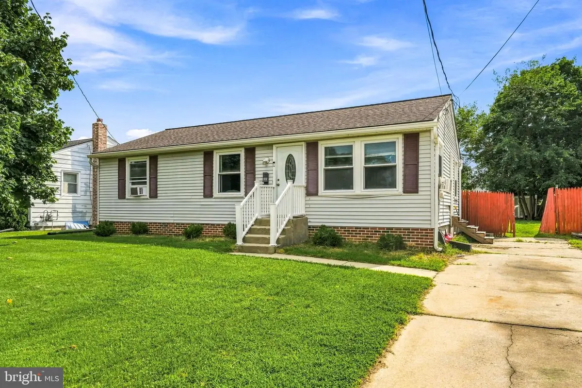 205 Lincoln Ave, Paulsboro, NJ 08066 - #1