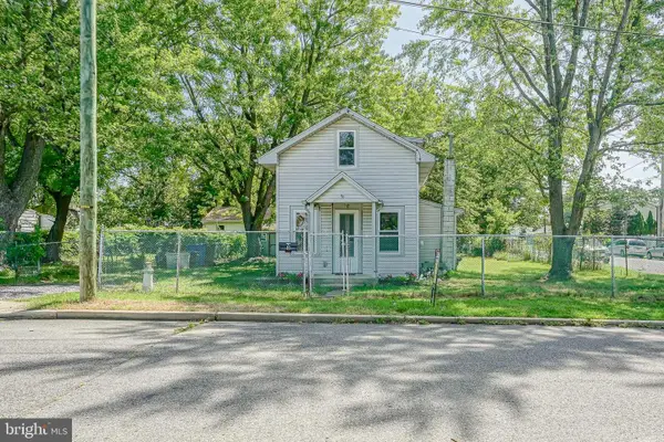 8 S 2nd St, NATIONAL PARK, NJ 08063