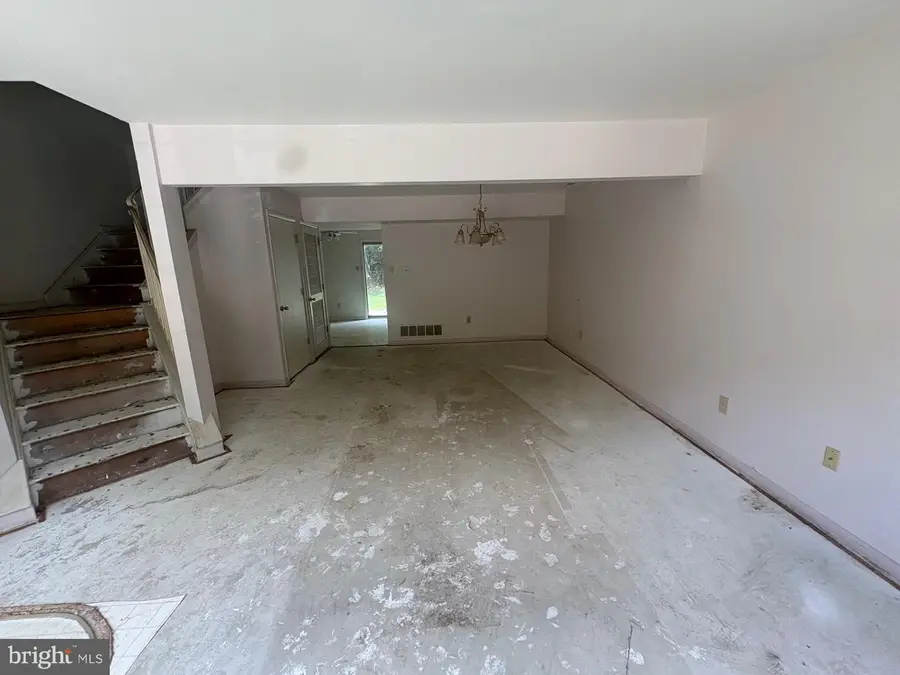 8 Woodbrook Dr, Mantua, NJ 08051 - #2