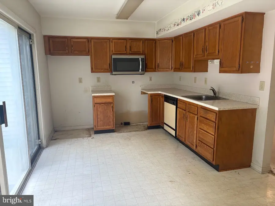 8 Woodbrook Dr, Mantua, NJ 08051 - #3