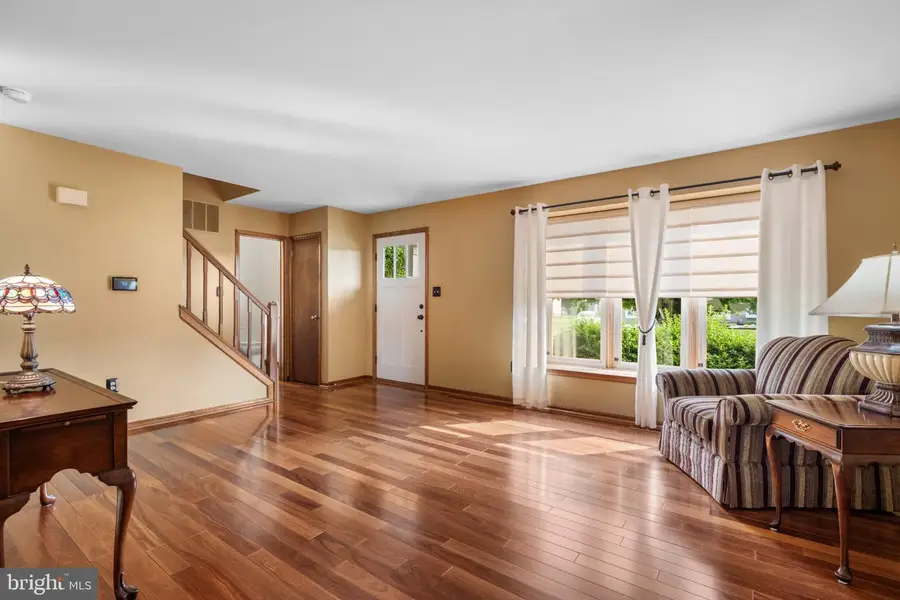 8 Williamsburg Ct, Sewell, NJ 08080 - #3