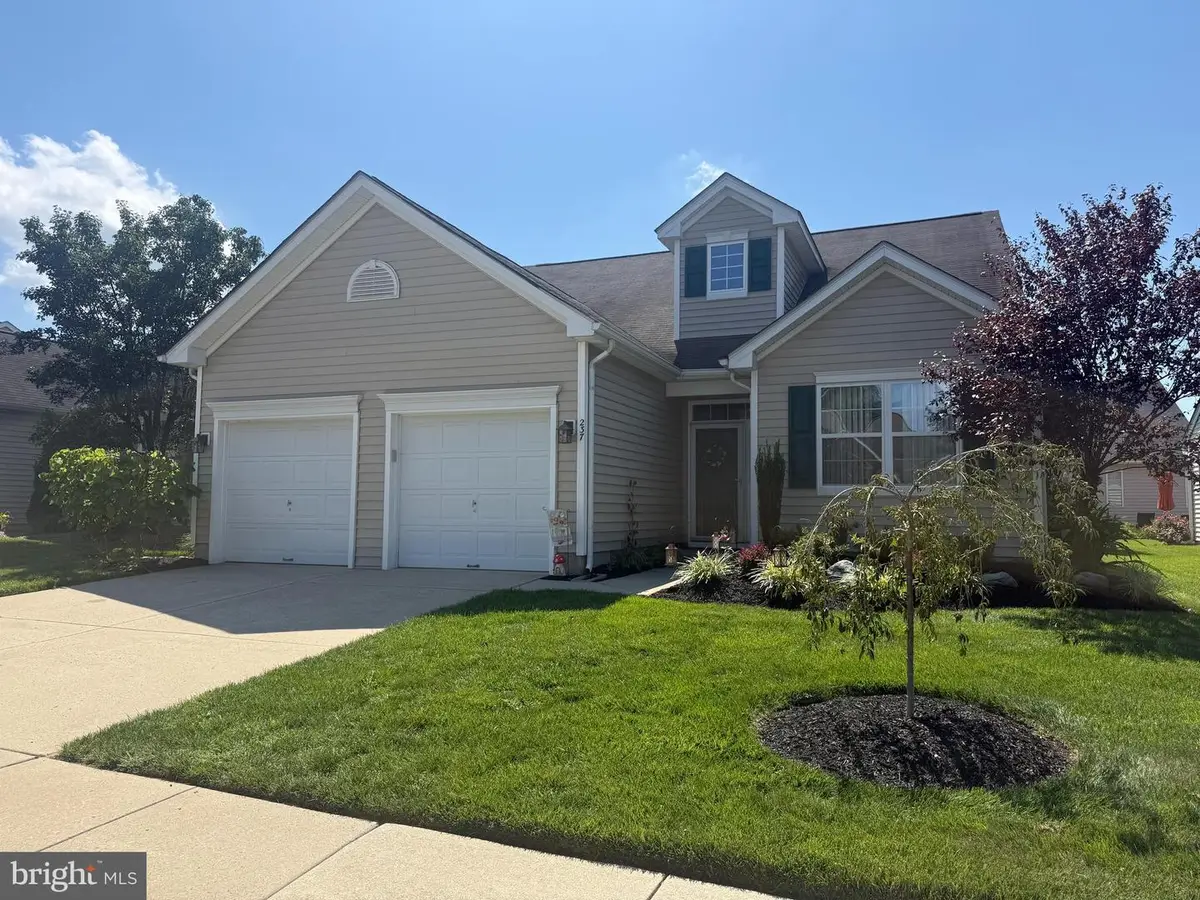 237 Night Hawk Circle, West Deptford, NJ 08086 - #1