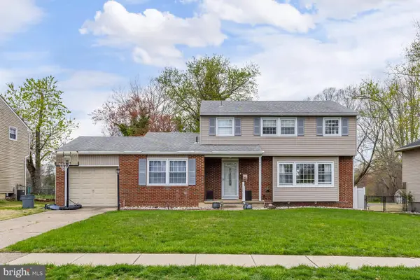 82 Bells Lake Dr, TURNERSVILLE, NJ 08012