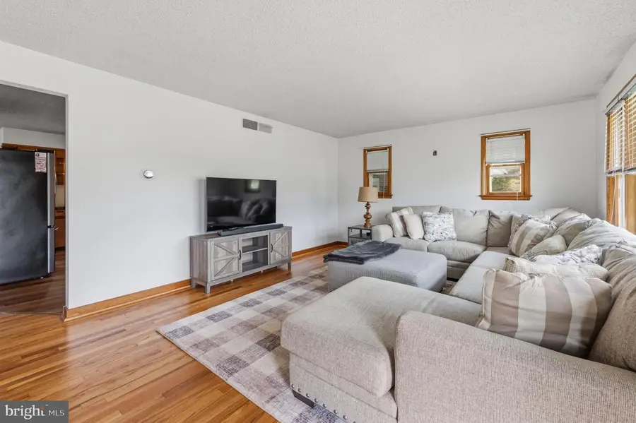 97 Center St, Gibbstown, NJ 08027 - #3