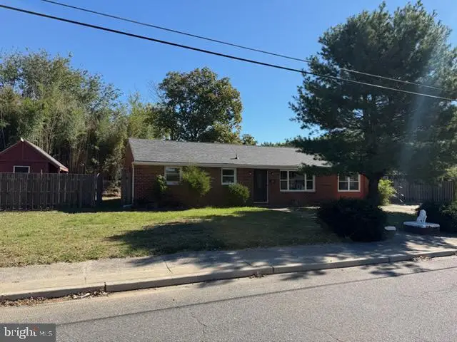 82 S School St, Gibbstown, NJ 08027 - #3