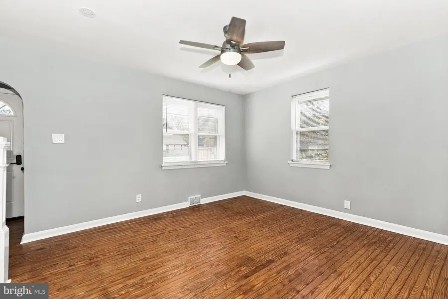 319 Pine St, Williamstown, NJ 08094 - #3