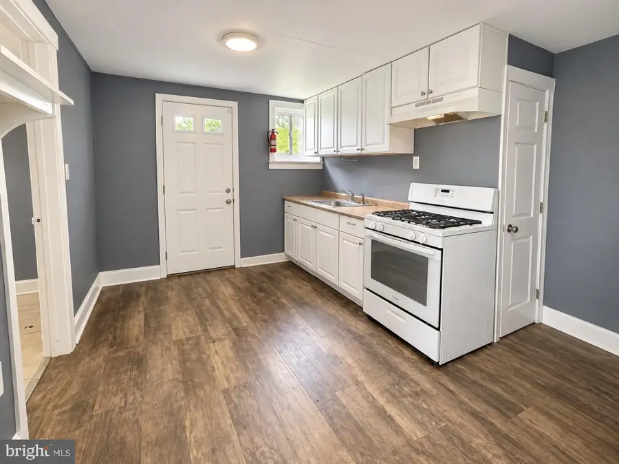 242 W Washington St, Paulsboro, NJ 08066 - #2