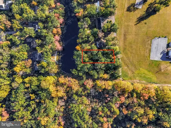 7 Twin Lake Ave, SEWELL, NJ 08080