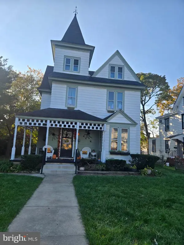 208 W Broad St, PAULSBORO, NJ 08066