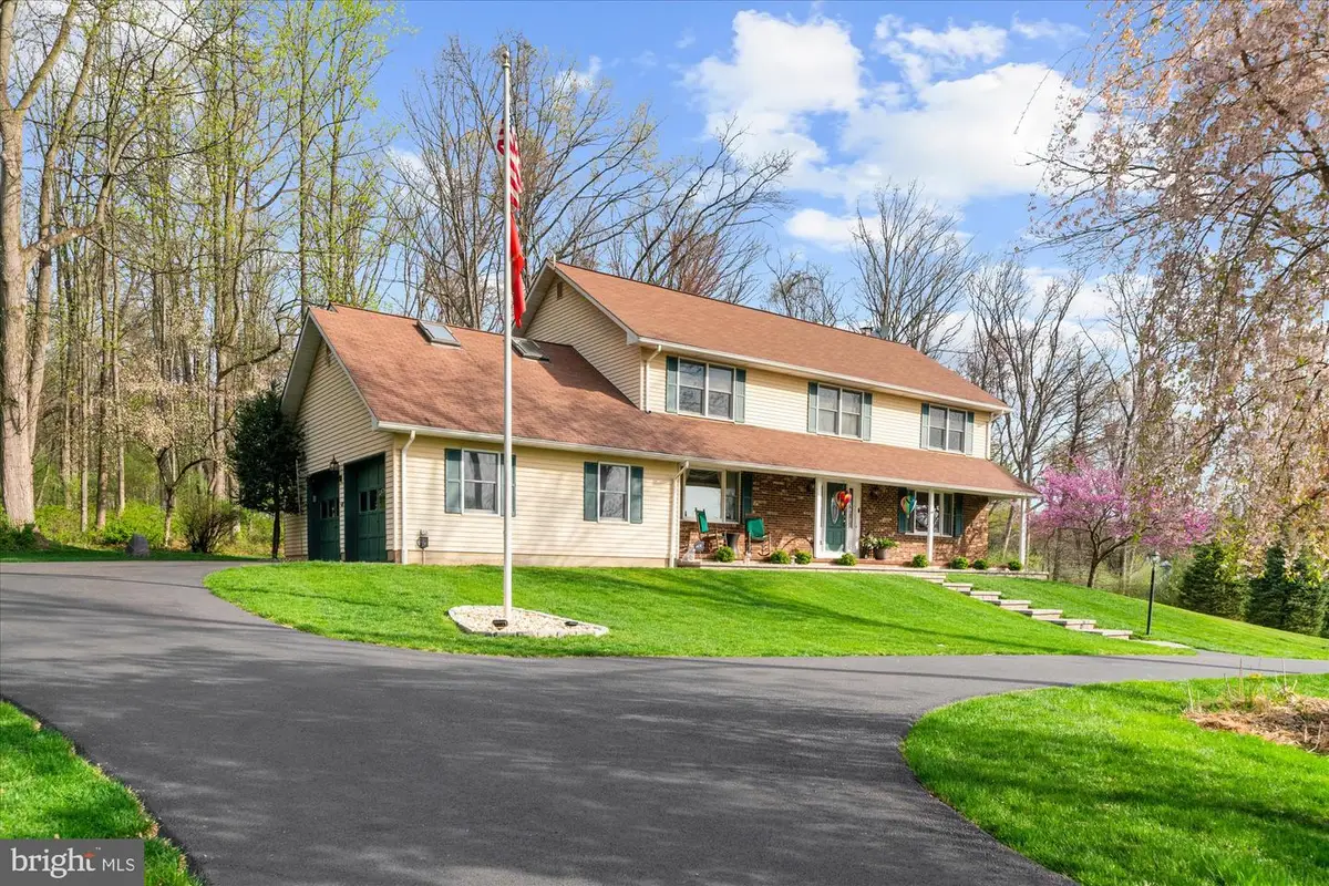 6 Camila Dr, Pittstown, NJ 08867 - #1