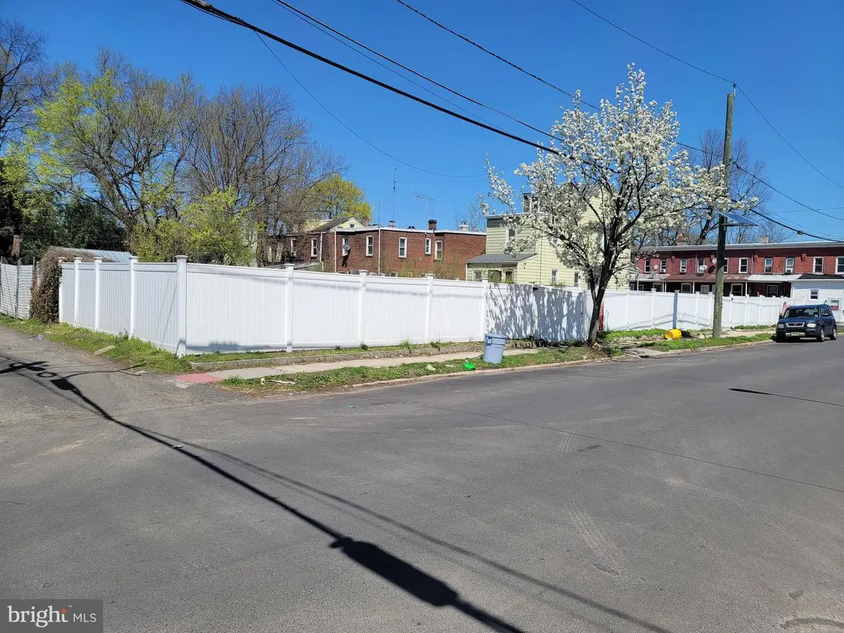 365 Cleveland Ave, Trenton, NJ 08629 - #1