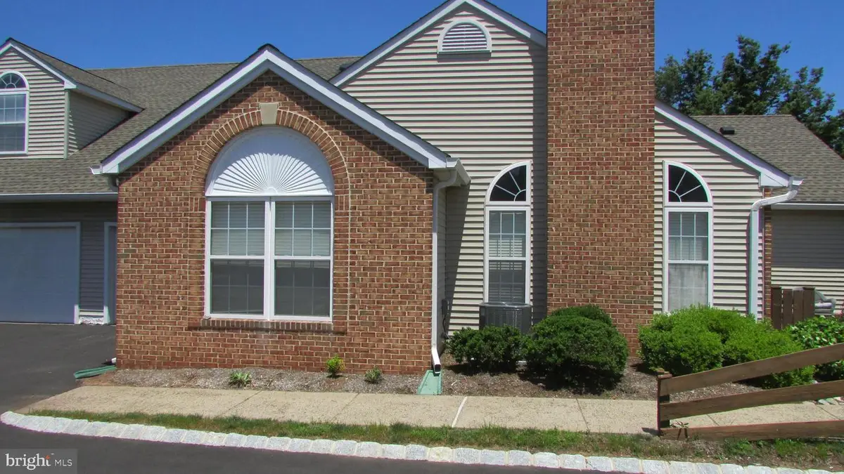 18 Woolsey Ct, Pennington, NJ 08534 - Image #1