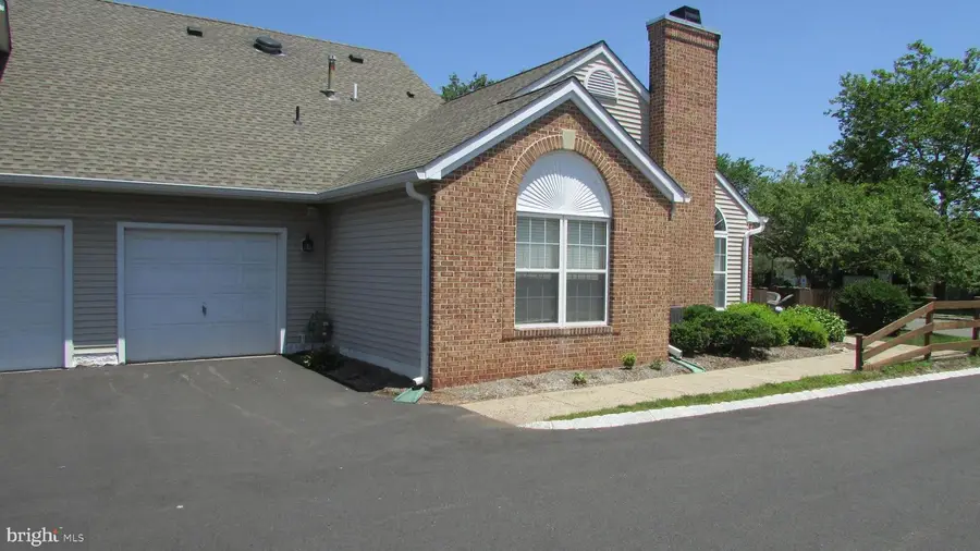 18 Woolsey Ct, Pennington, NJ 08534 - Image #2