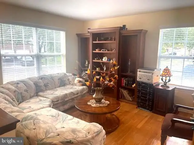 5 Vaccaro Rd, Lawrenceville, NJ 08648 - Image #2