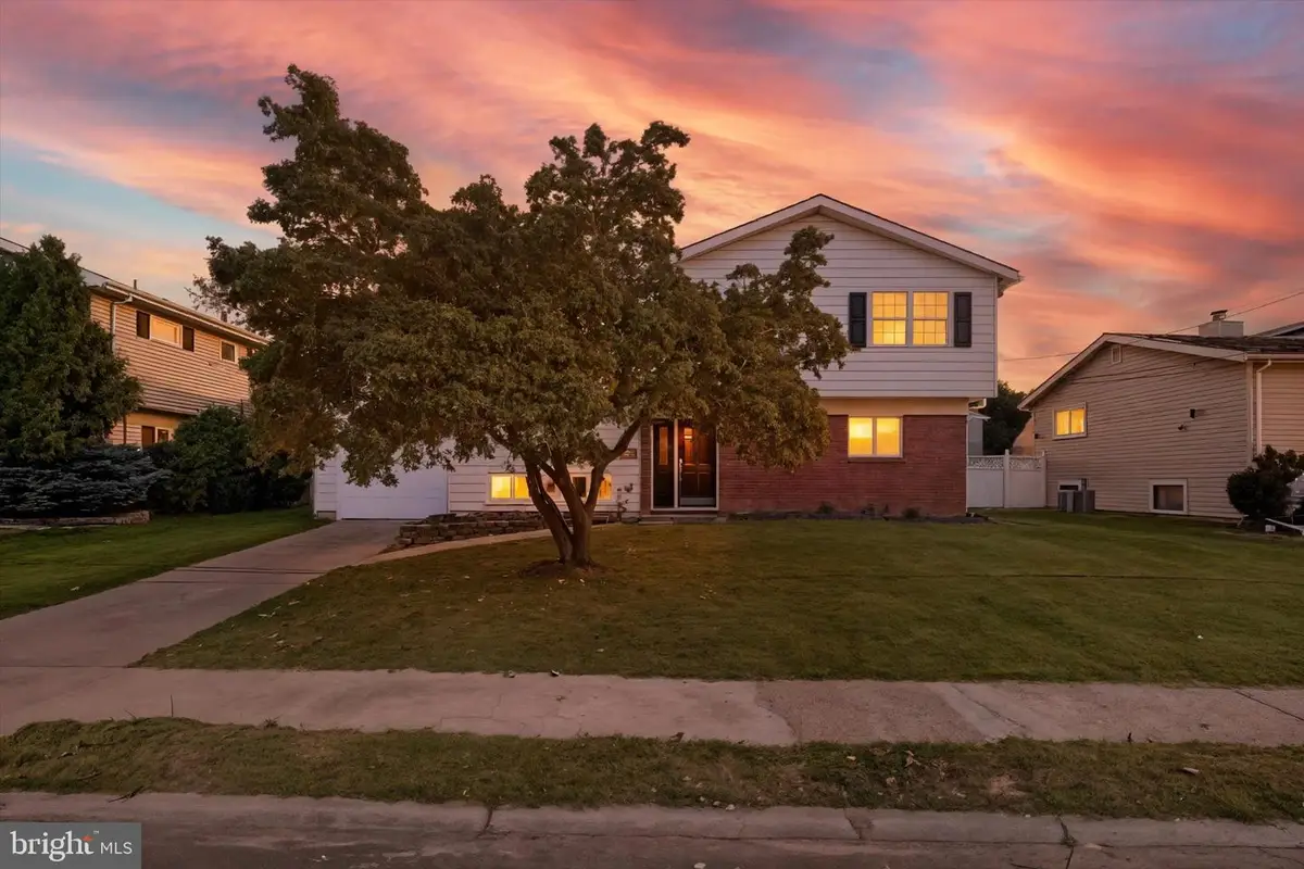 14 Sycamore Way, Hamilton Square, NJ 08690 - Image #1