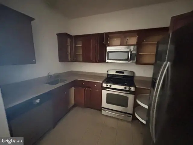 1072 Lamberton St, Trenton, NJ 08611 - Image #2