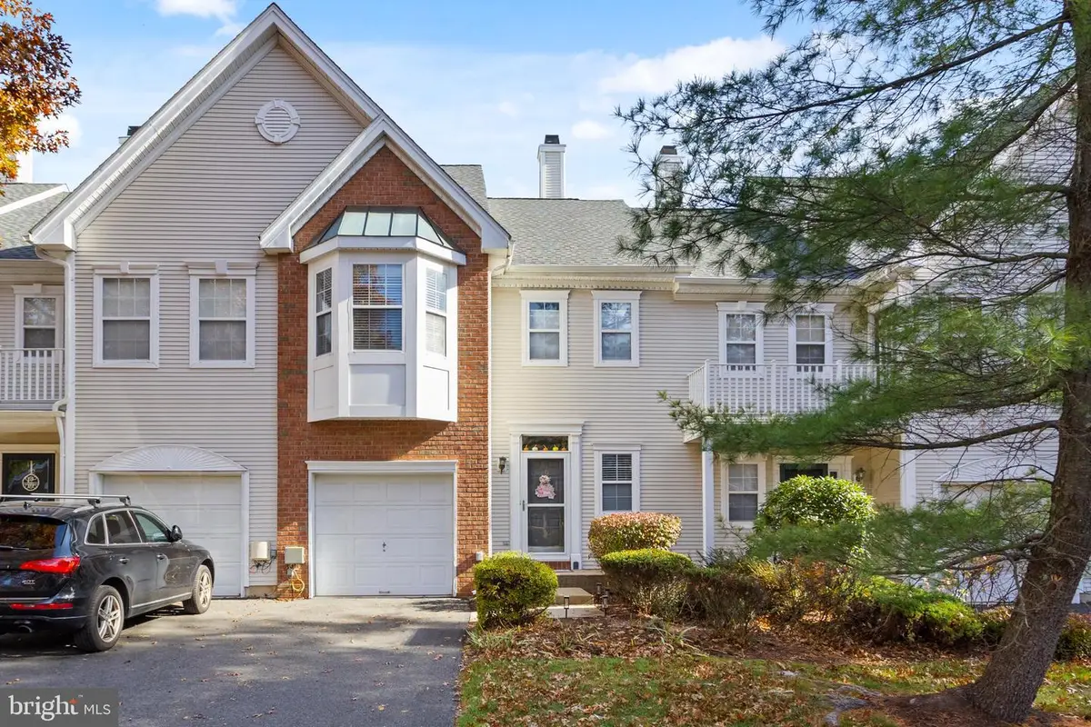 10 Howe Ct, Pennington, NJ 08534 - Image #1