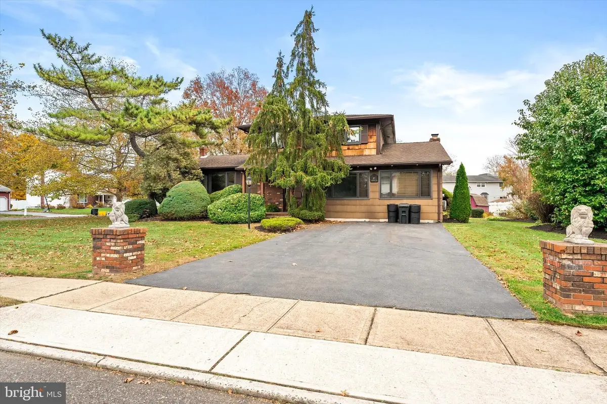 87 Limewood Dr, Hamilton Square, NJ 08690 - Image #1