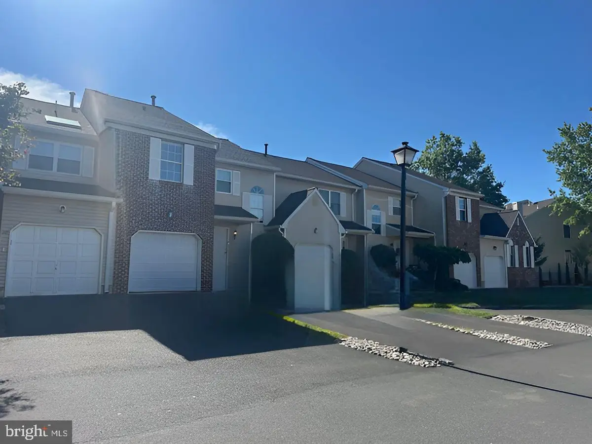 18 Pioneer Ct, Trenton, NJ 08628 - Image #1