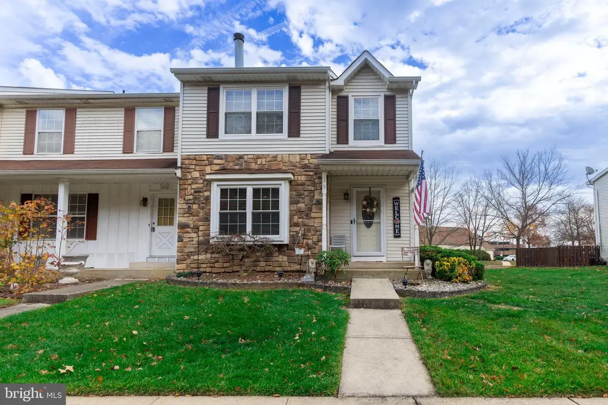 35 Dunmoor Ct S, Hamilton, NJ 08690 - Image #1