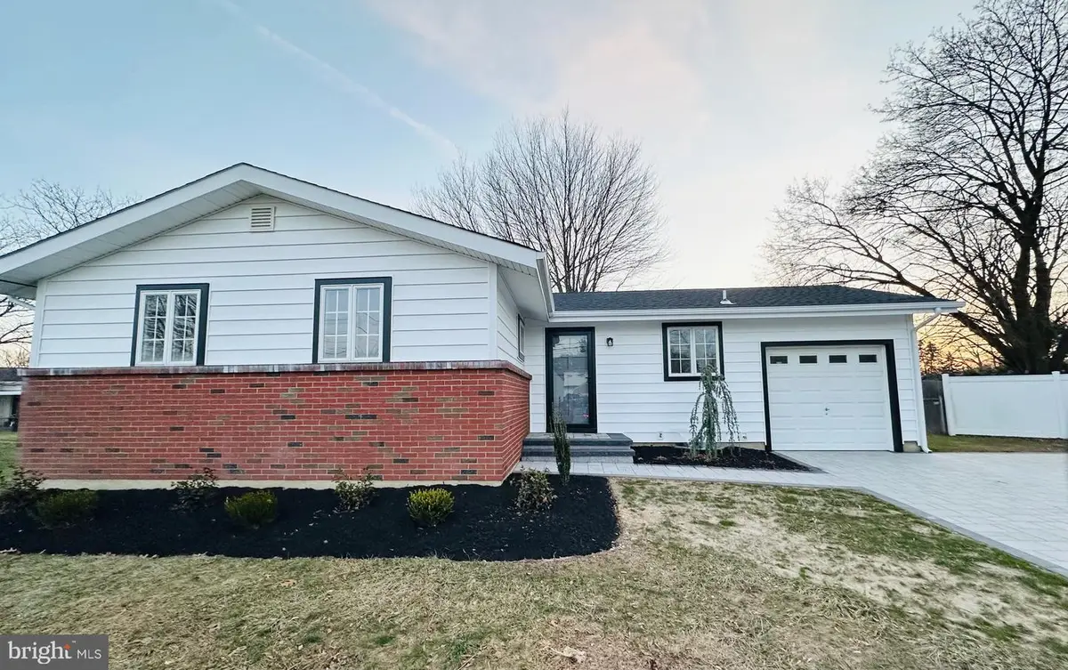 21 Rolling Ln, Hamilton, NJ 08690 - Image #1