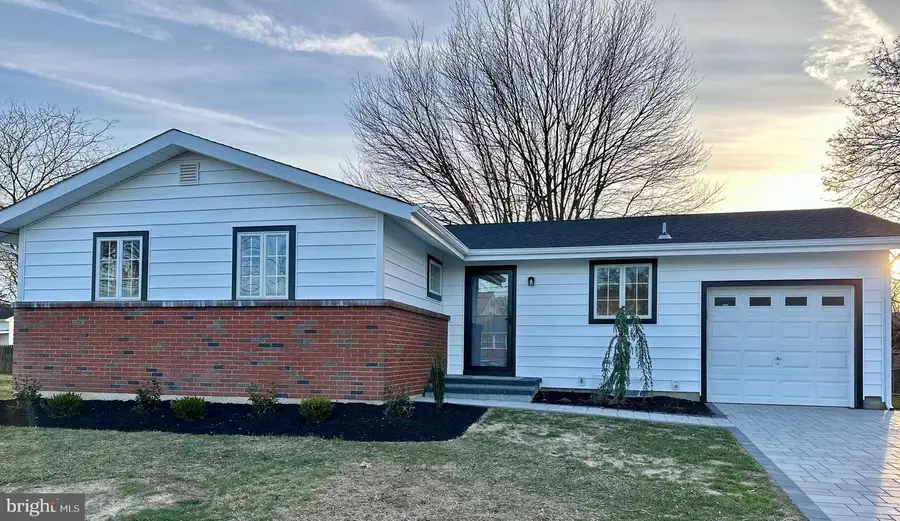 21 Rolling Ln, Hamilton, NJ 08690 - Image #2