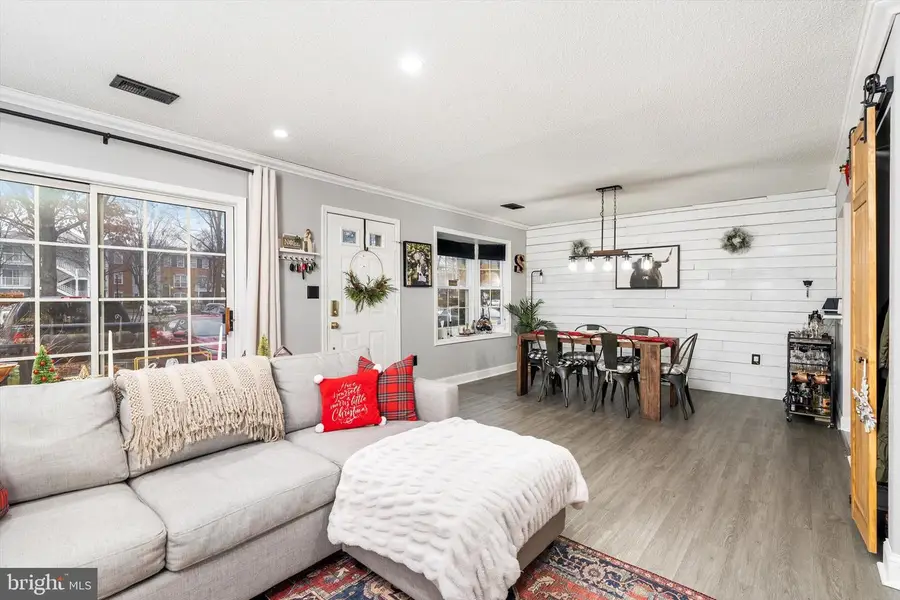 38 Chambord Ct, Hamilton, NJ 08619 - Image #2