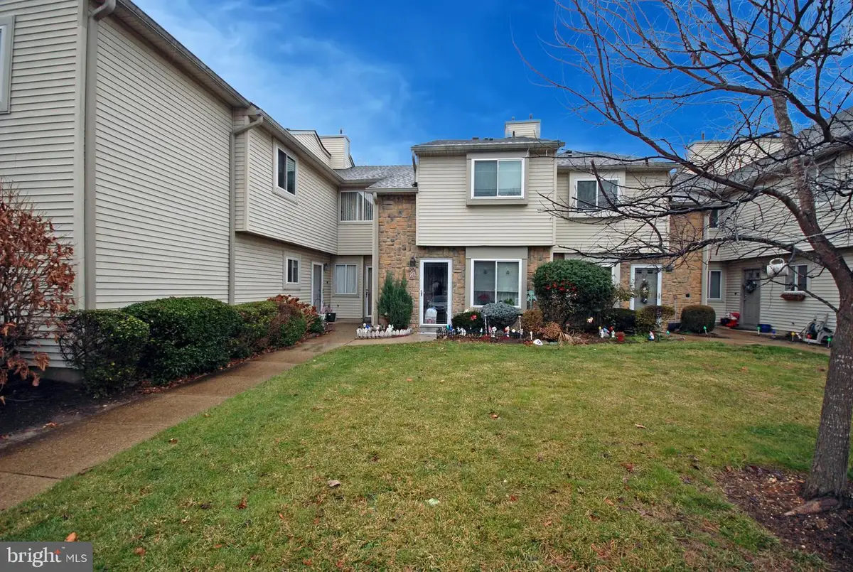 14 Chatham Ct, Hightstown, NJ 08520 - Image #1