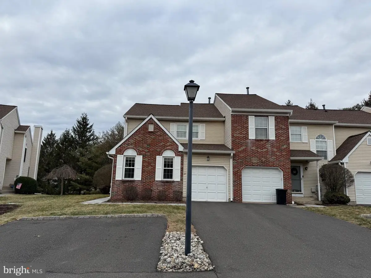 21 Pioneer Ct, Ewing Township, NJ 08628 - Image #1