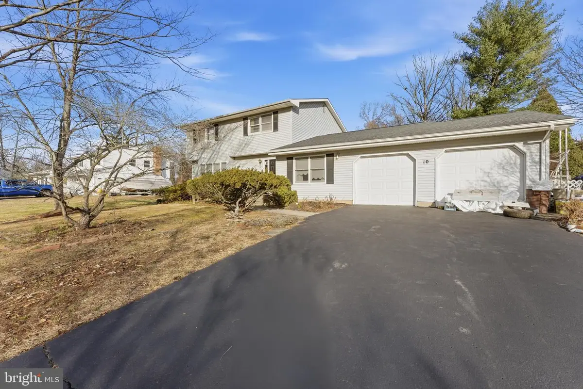 10 Hawthorne Ln, East Windsor, NJ 08520 - Image #1