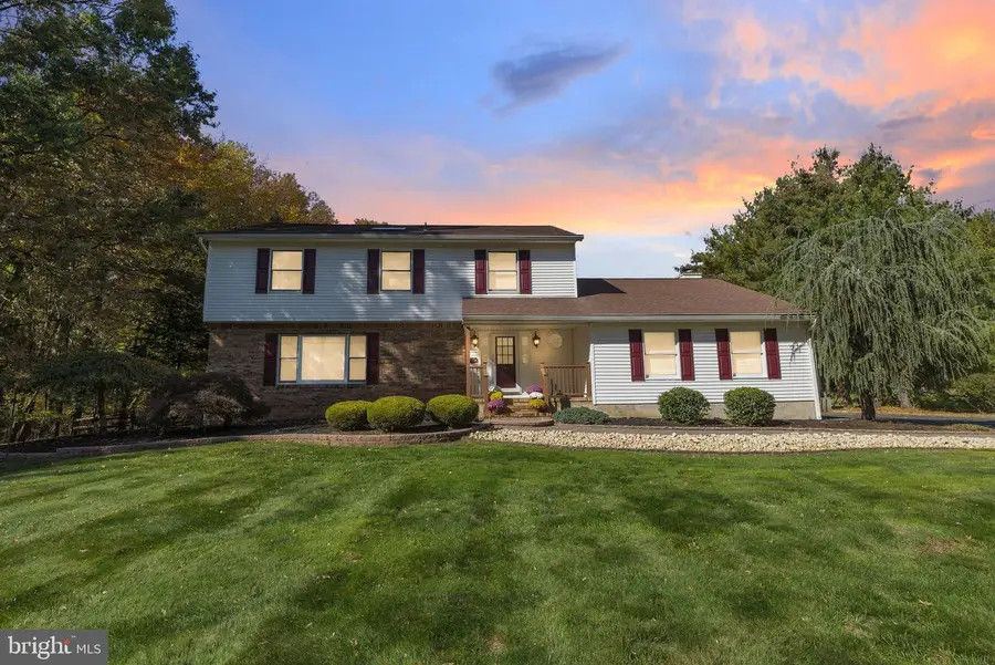 33 Beechwood Dr, Robbinsville, NJ 08691 - Image #2