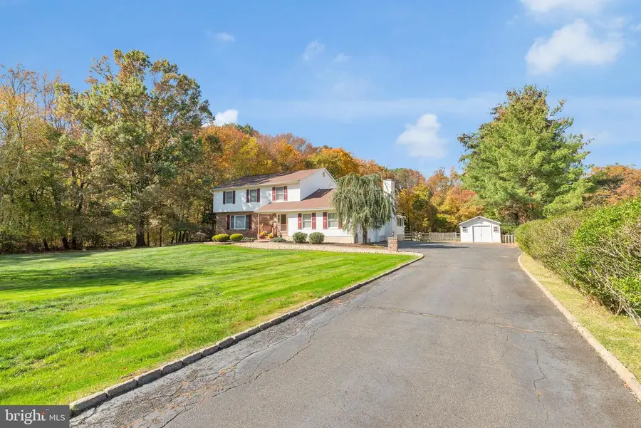 33 Beechwood Dr, Robbinsville, NJ 08691 - Image #3