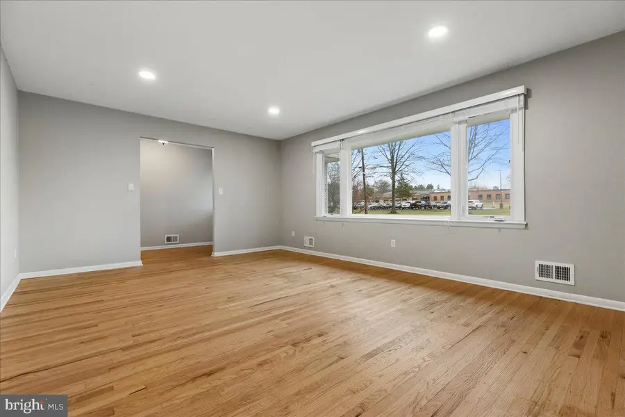 18 Westwood Dr, Ewing, NJ 08628 - #3