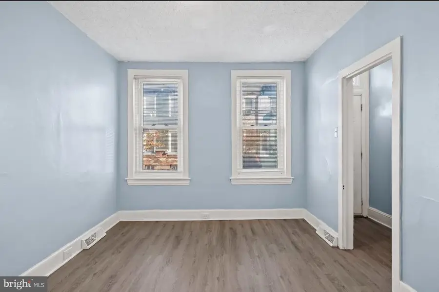 33 Oak St, Trenton, NJ 08618 - #2