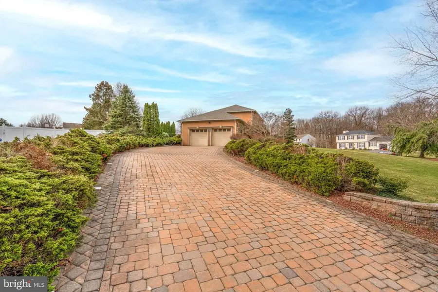 9 Timber Wolf Dr, Hamilton, NJ 08620 - #2