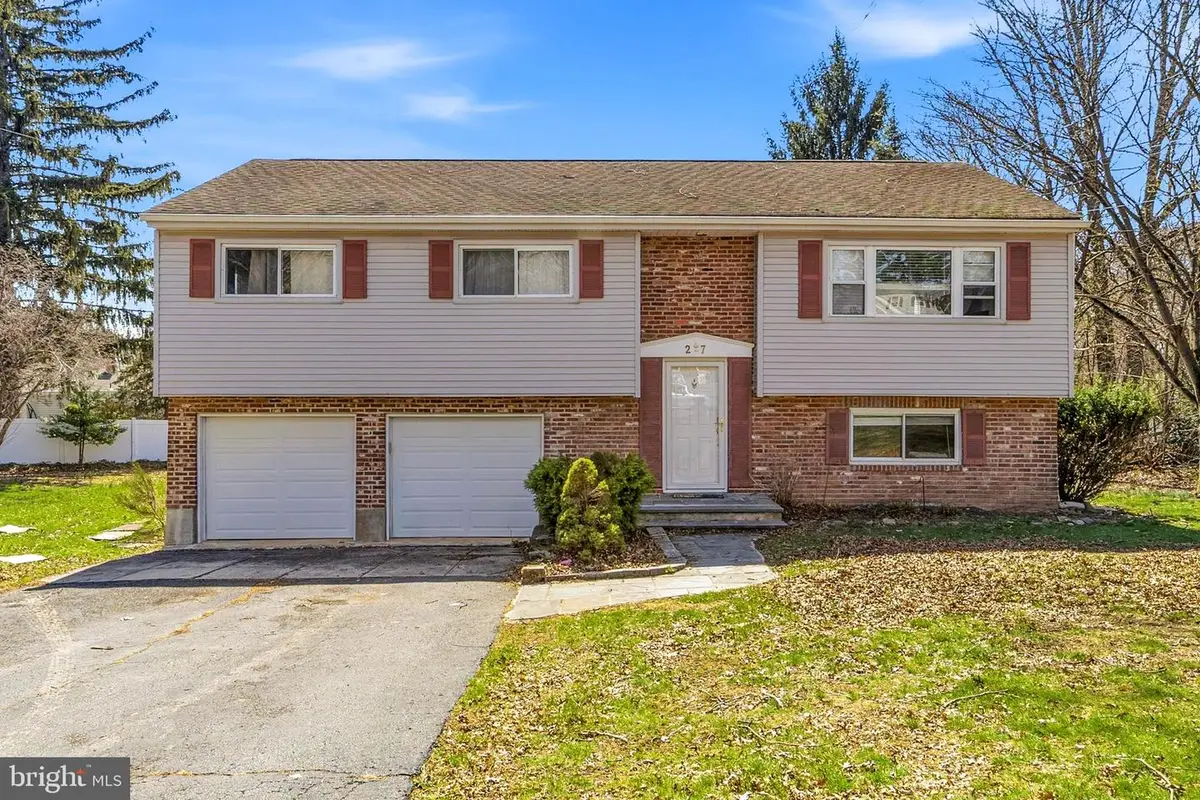 27 Bayberry Rd, Ewing, NJ 08618 - #1