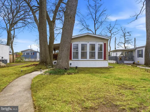 1 Forest Dr, EAST WINDSOR, NJ 08520