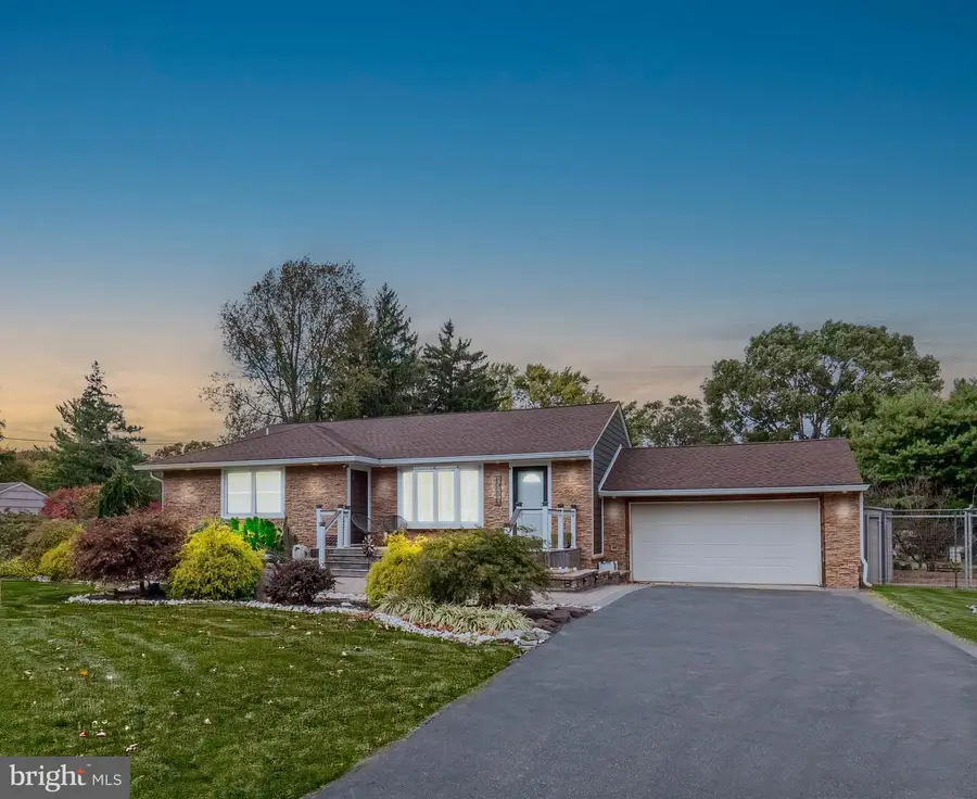 5 Cherokee Dr, Pennington, NJ 08534 - #2