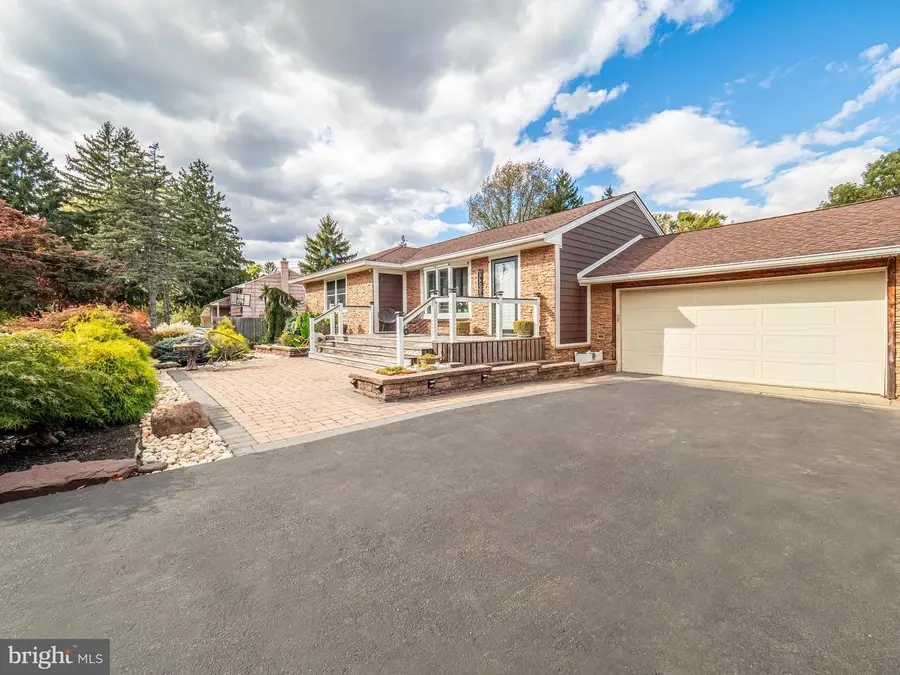 5 Cherokee Dr, Pennington, NJ 08534 - #3