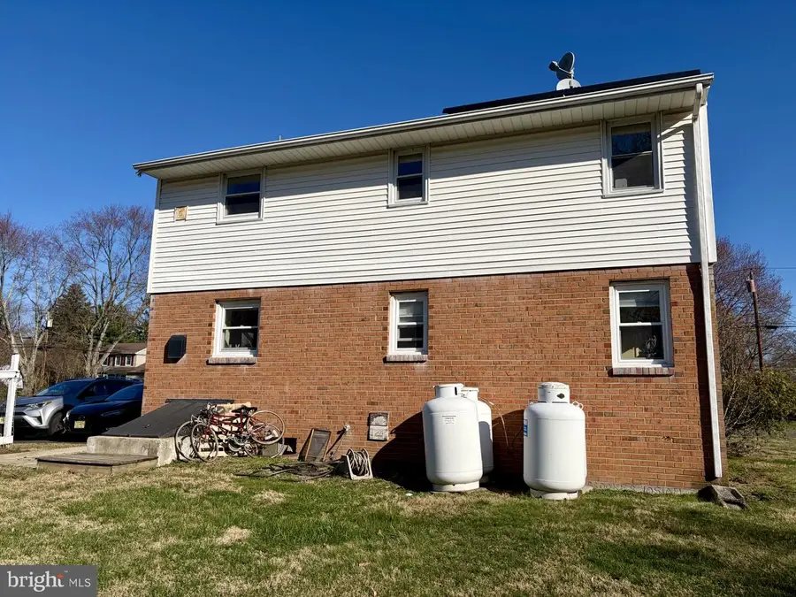 18 Crest Ave, Pennington, NJ 08534 - #3