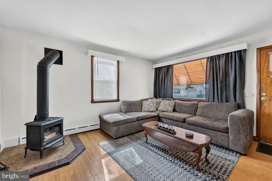 2062 Kinter Avenue, Hamilton, NJ 08610 - #3