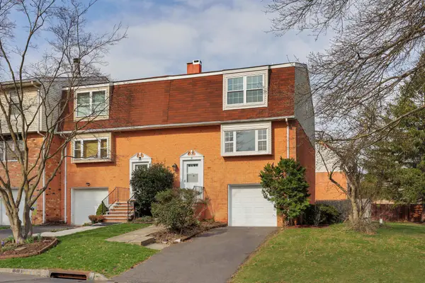 2 Featherbed Ct, TRENTON, NJ 08648