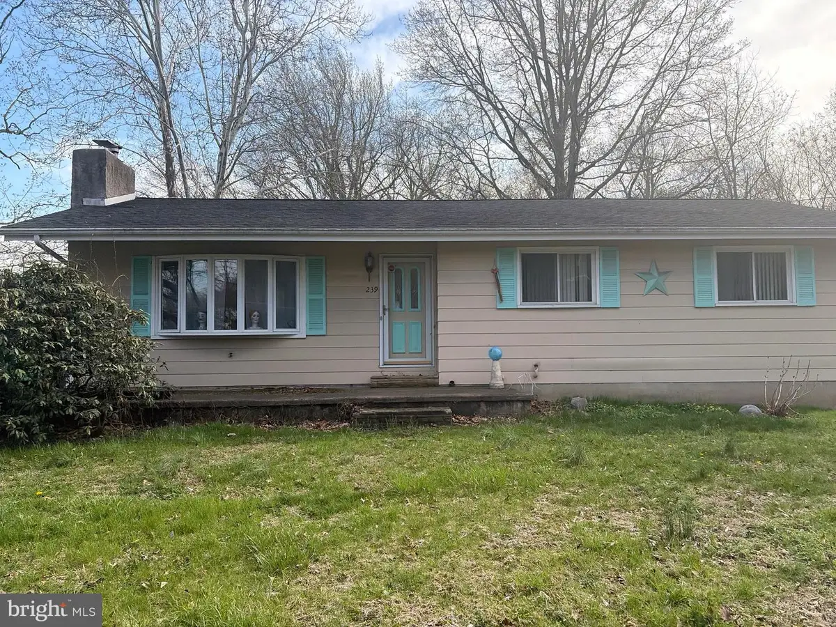 239 Bakers Basin Rd, Trenton, NJ 08648 - #1