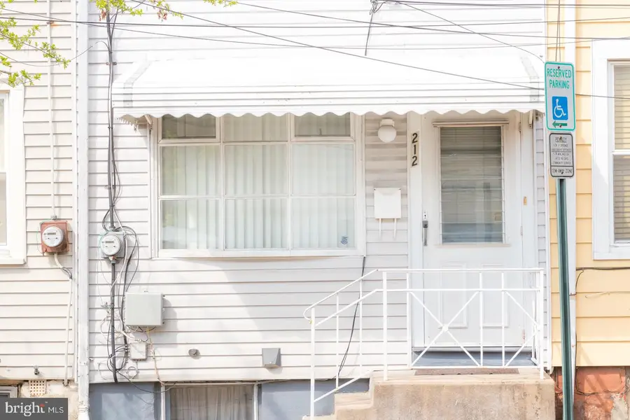 212 Hewitt St, Trenton, NJ 08611 - #2