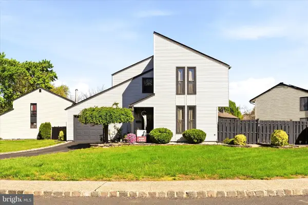 24 Robertson Rd, EAST WINDSOR, NJ 08520