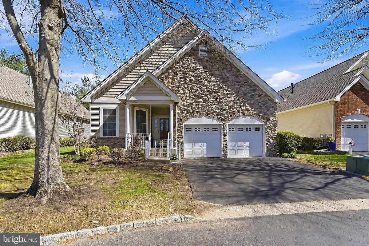 102 Hummingbird Dr, Hamilton, NJ 08690 - #1