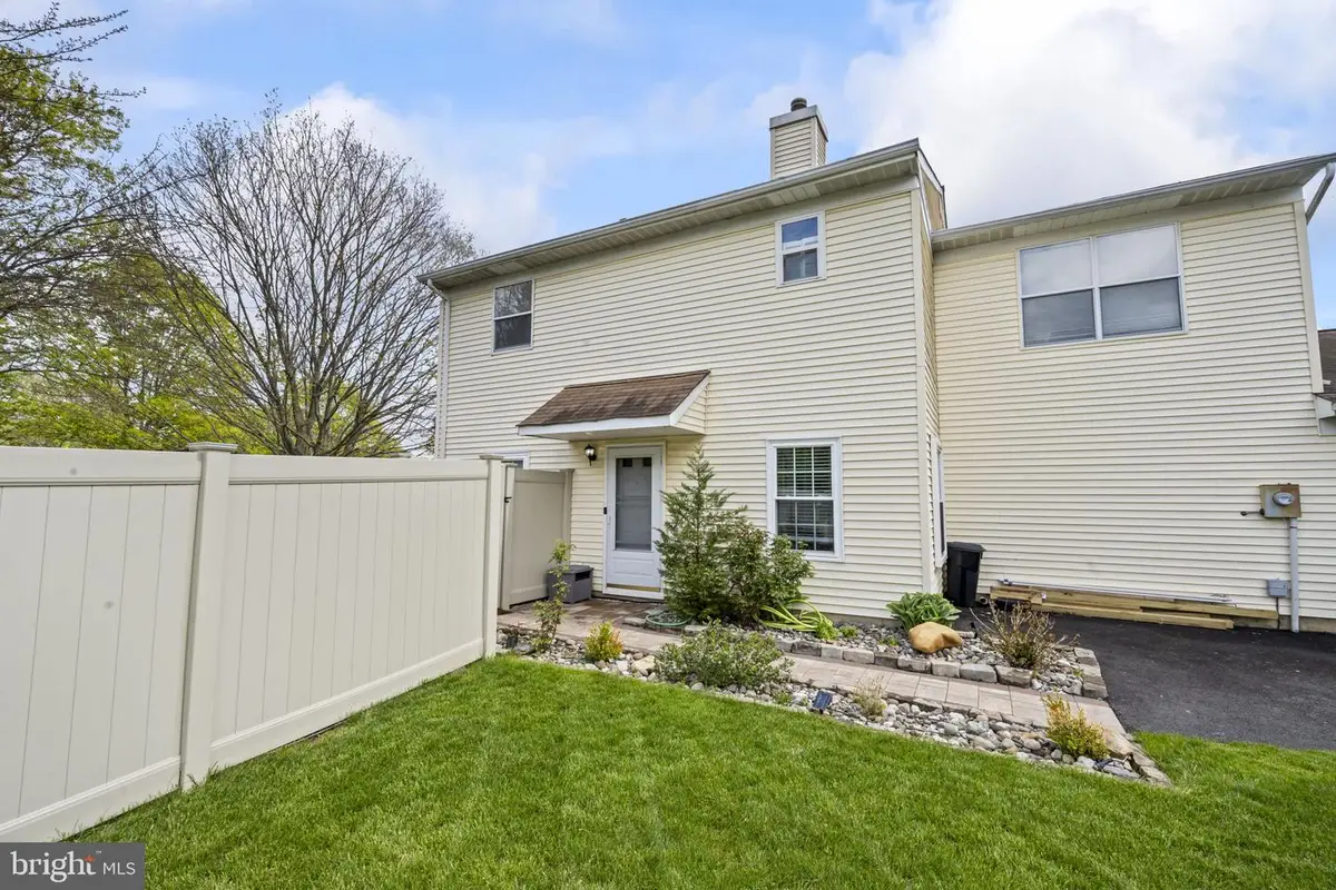 33 Spyglass Ct, East Windsor, NJ 08520 - #1