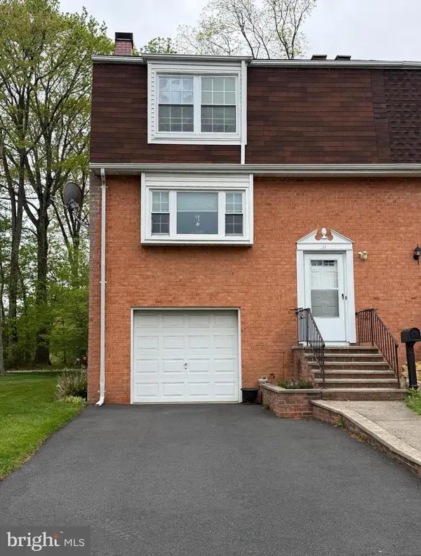 11 Featherbed, LAWRENCE, NJ 08648