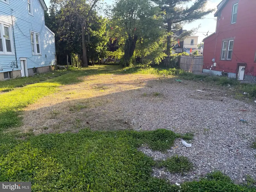 215 Woodlawn Ave, Hamilton, NJ 08609 - #2