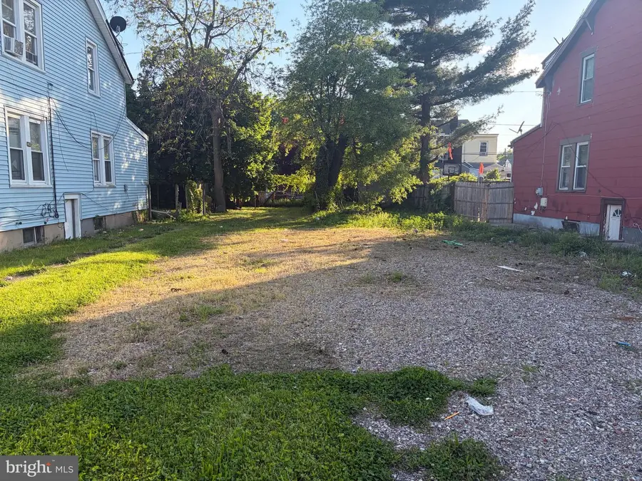 215 Woodlawn Ave, Hamilton, NJ 08609 - #3